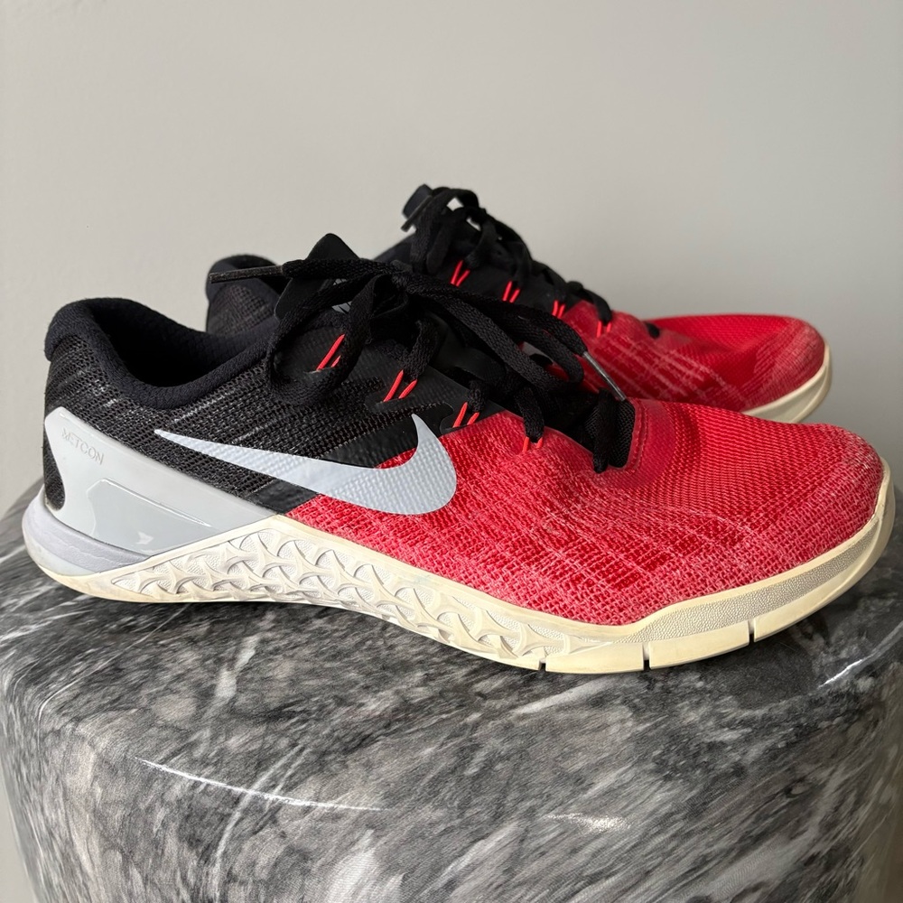Men’s Nike Metcon 3 size 9